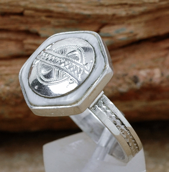 Ausgefallener Tuareg Ring - Silber + Perlmutt Muschel